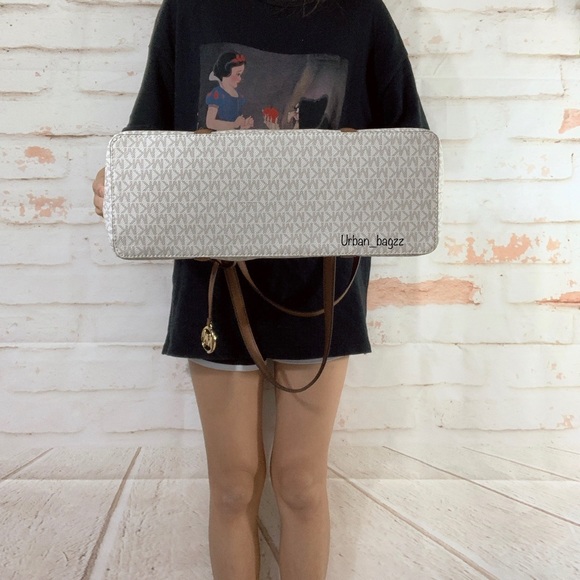 Michael Kors Sady Large Tote - Picture 4 of 9